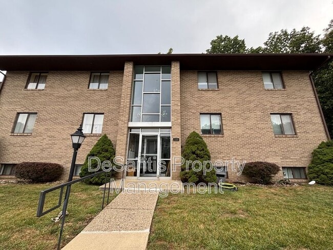 Primary Photo - 106 Piper Ln
