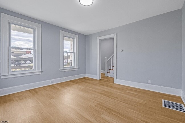 Building Photo - 8 Woodside Ave