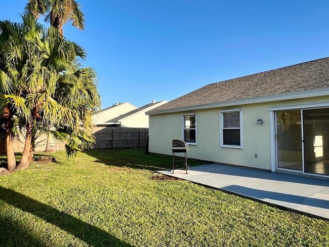 Building Photo - 7787 Ridgewood Dr