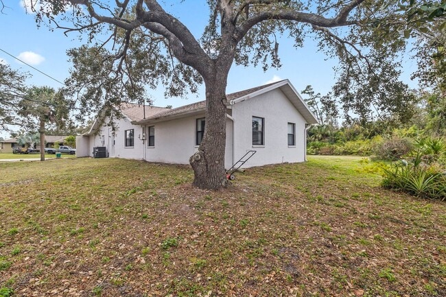 Building Photo - Annual ** 4 Bed / 3 Bath Single Family Hom...