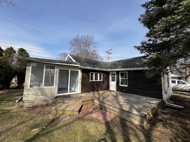 Building Photo - Beautiful Recently Renovated 2-Bedroom Home in Goshen's West Goshen Neighborhood