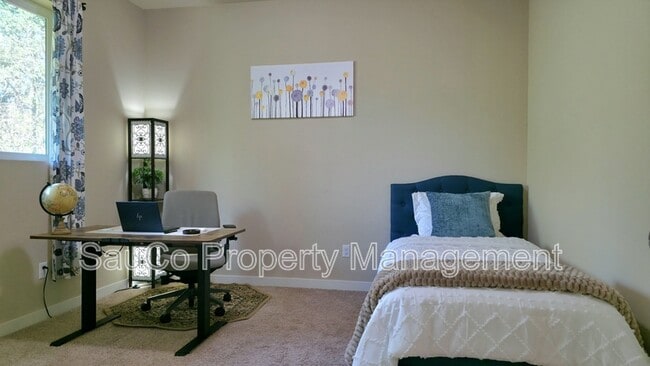 Building Photo - 525 SW 197th Pl