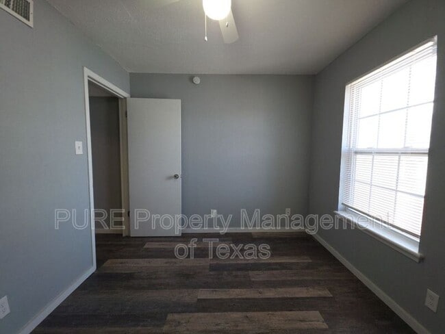 Building Photo - 5808 Wellington Dr