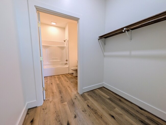 Building Photo - 5900 Fort Ave