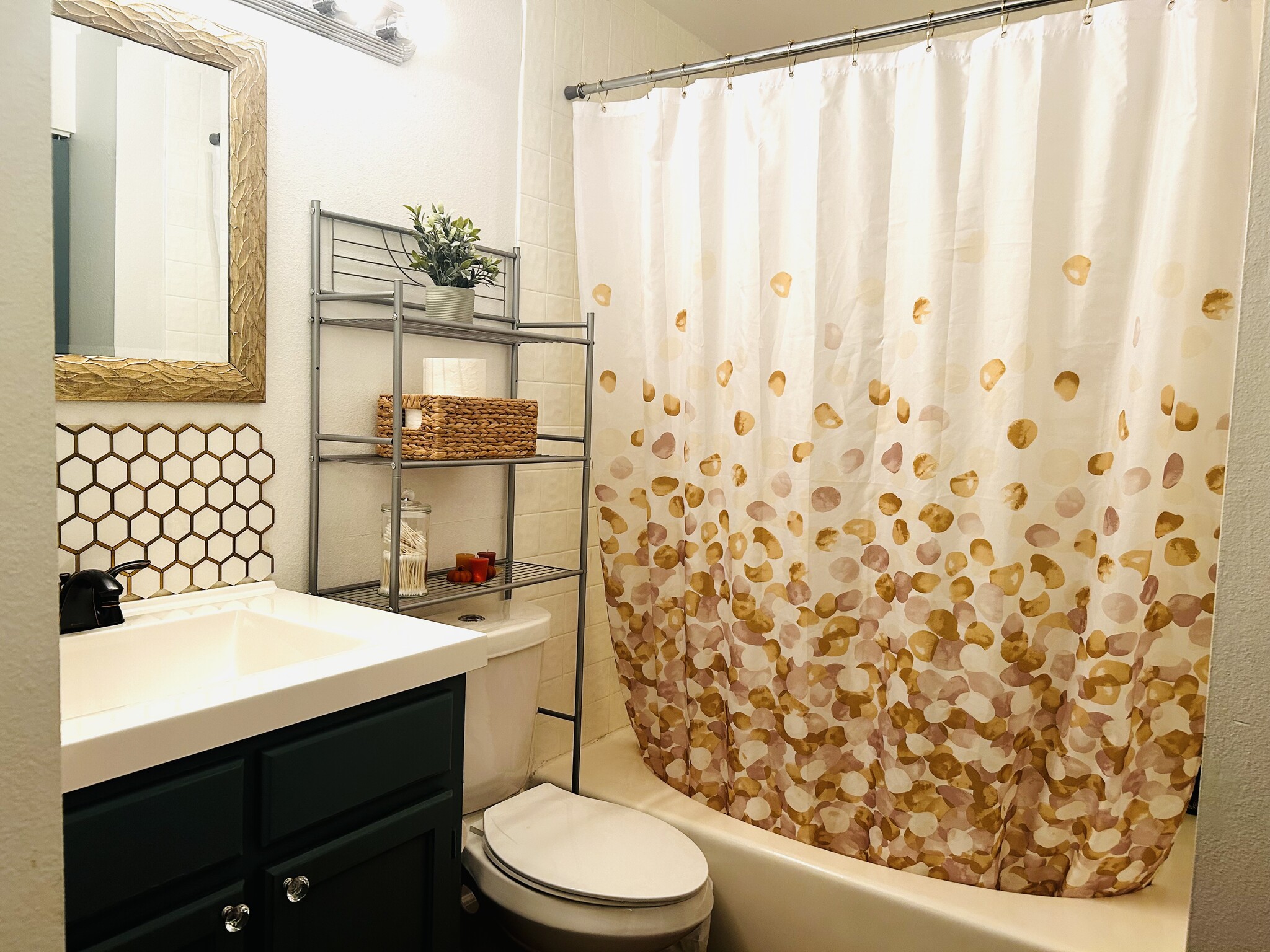 Building Photo - 910 S Walden St