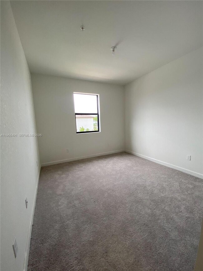 Building Photo - 247 SW 159th Dr