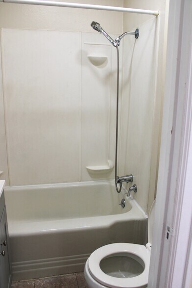 Building Photo - 535 Yakima St