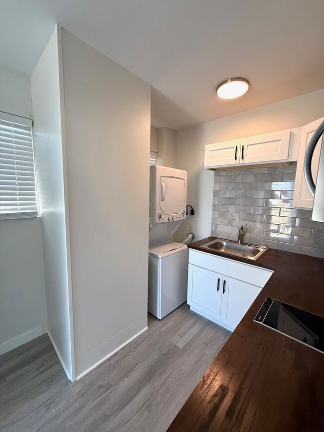 Building Photo - 3181 Hatton St