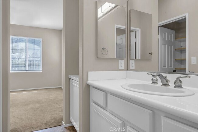 Building Photo - 210 Timberwood