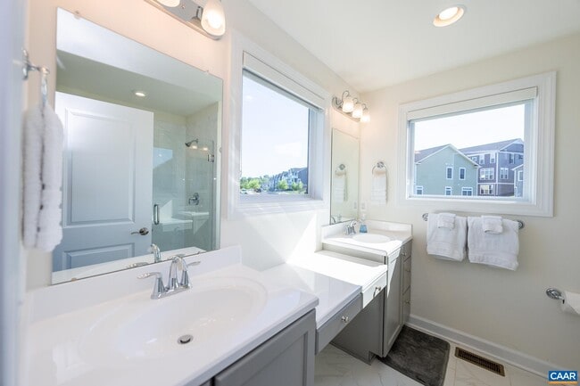 Building Photo - 1521 Knoll Ln