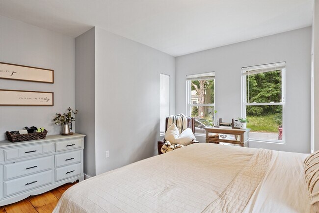 Building Photo - 13 Prospect St