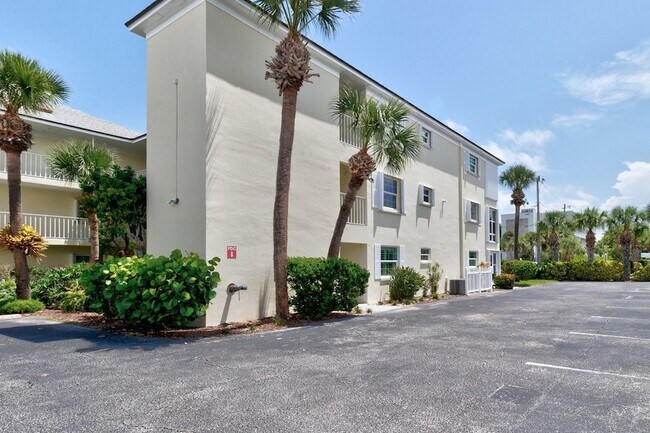 Building Photo - 1441 Ocean Dr