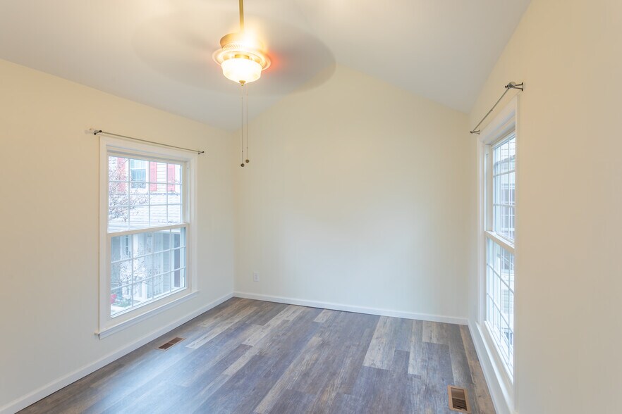 master bredroom 2 - 2919 S Woodstock St