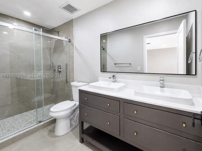 Building Photo - 14124 Kendale Lakes Cir