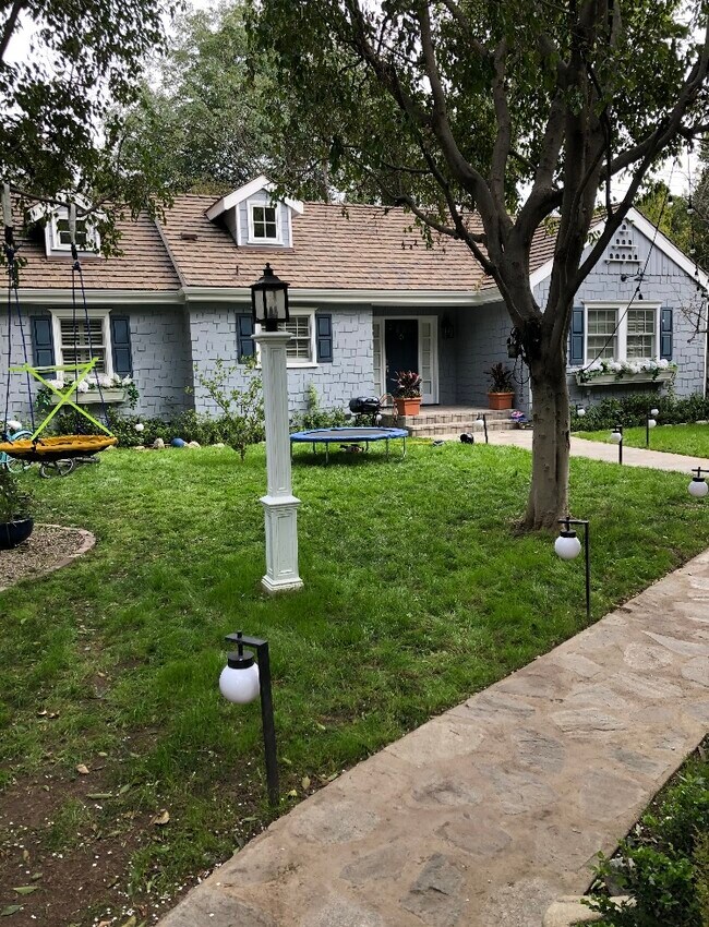Building Photo - 6334 Orion Ave