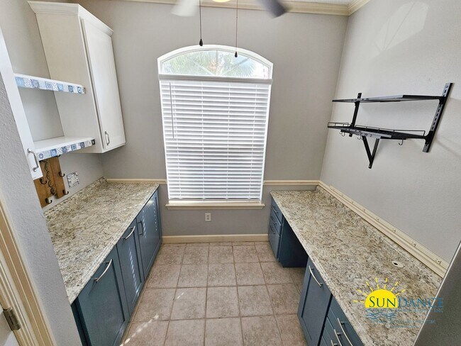 Building Photo - Gorgeous 3 Bedroom Townhouse in Miramar Beach