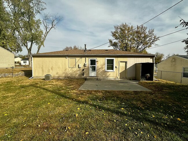 Building Photo - 7330 S 71st St