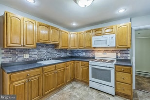 Building Photo - 1528 S 29th St