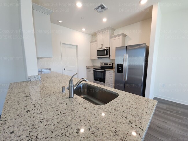 Building Photo - Newly constructed 3 bedroom/ 2 bathroom ho...