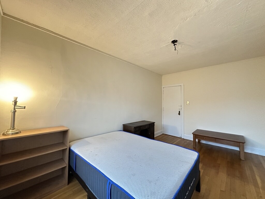 Building Photo - 3310 W Schubert Ave