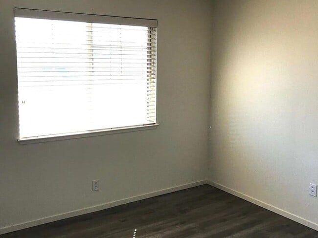 Building Photo - Single Family Home