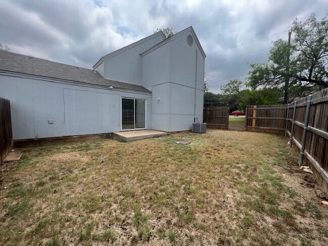 Building Photo - 101/103 Hughson Court