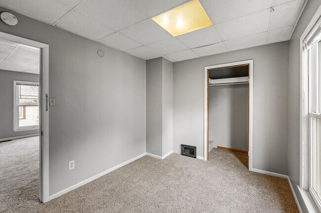 Building Photo - Cute 2BR 1 Bath Apartment Available 8/15