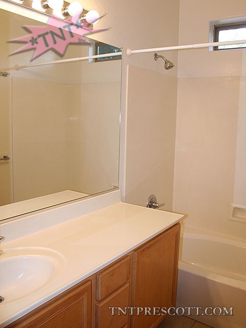 Building Photo - Home in Granville HOA
