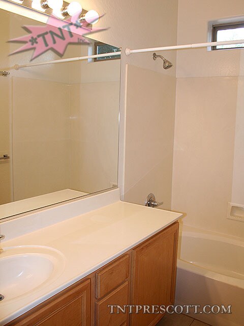 Building Photo - Home in Granville HOA ~ Winter Special!!