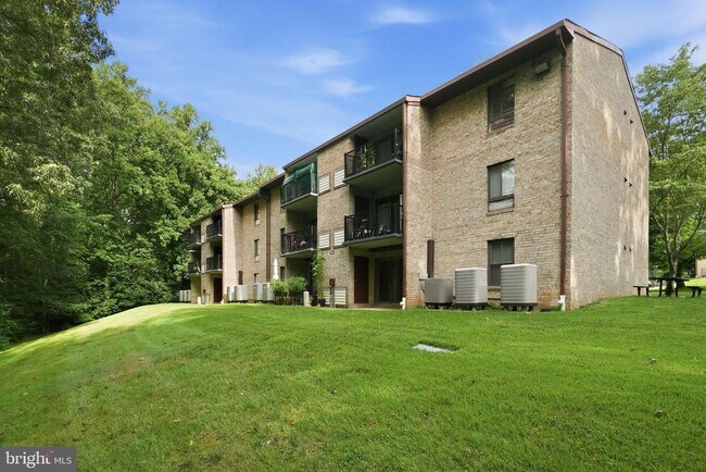 Building Photo - 11619 Stoneview Square