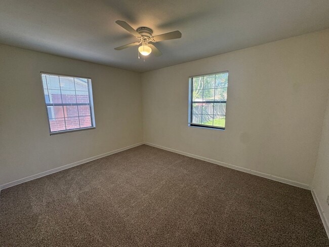 Building Photo - Ready Now! 4/2 Single Family Home in Arlington!