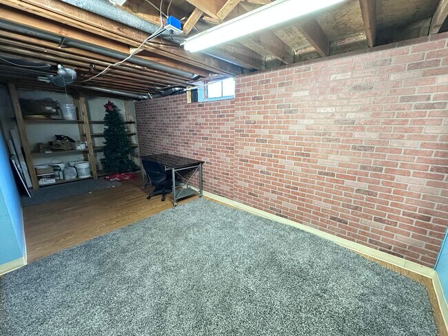 Building Photo - 1891 Vine Way Dr