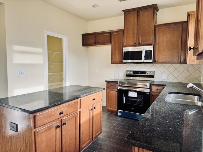 Building Photo - 6575 Story Cir