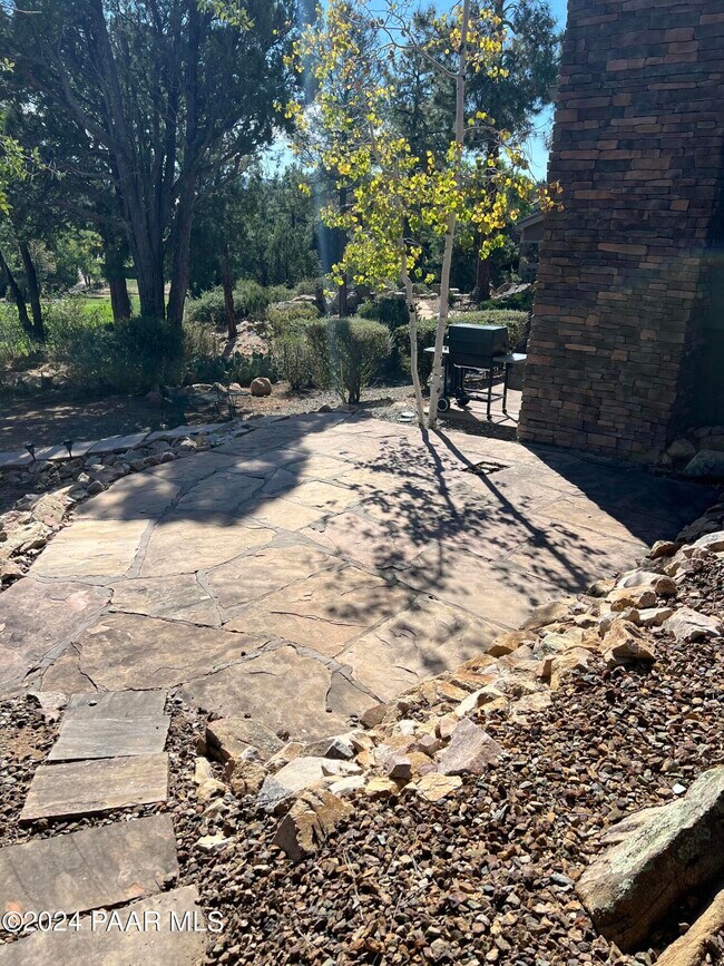 Building Photo - 671 Crosscreek Dr