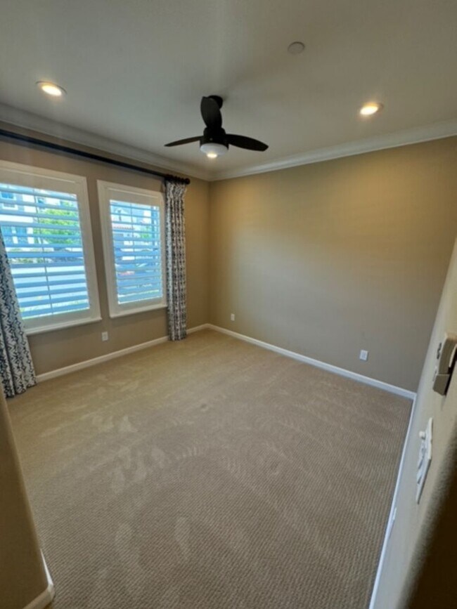 Building Photo - 2706 Chuckwagon Ln