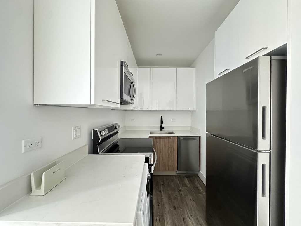 Building Photo - 941 W Carmen Ave