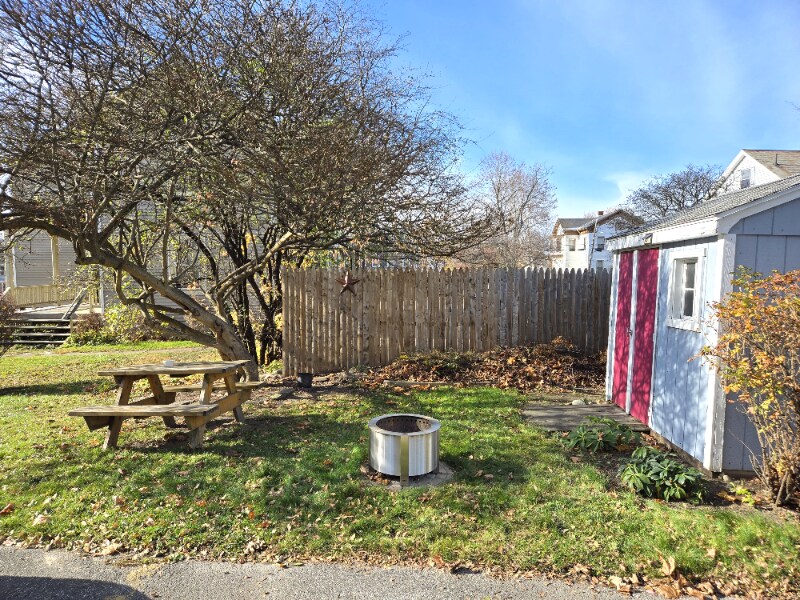 Building Photo - 17 Madison St