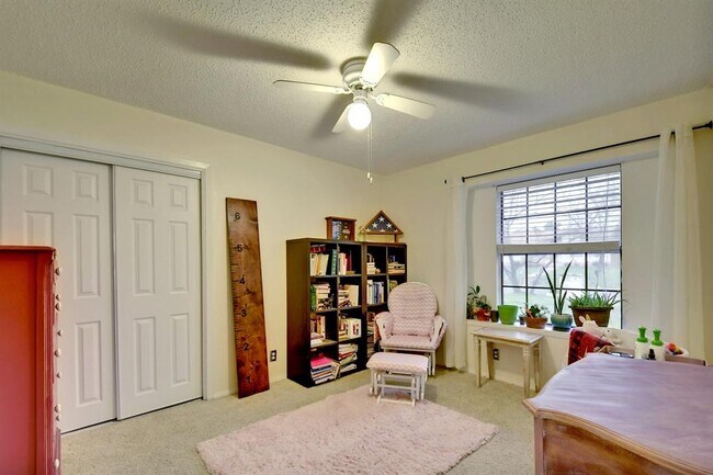 Building Photo - 506 S Mt Rushmore Dr