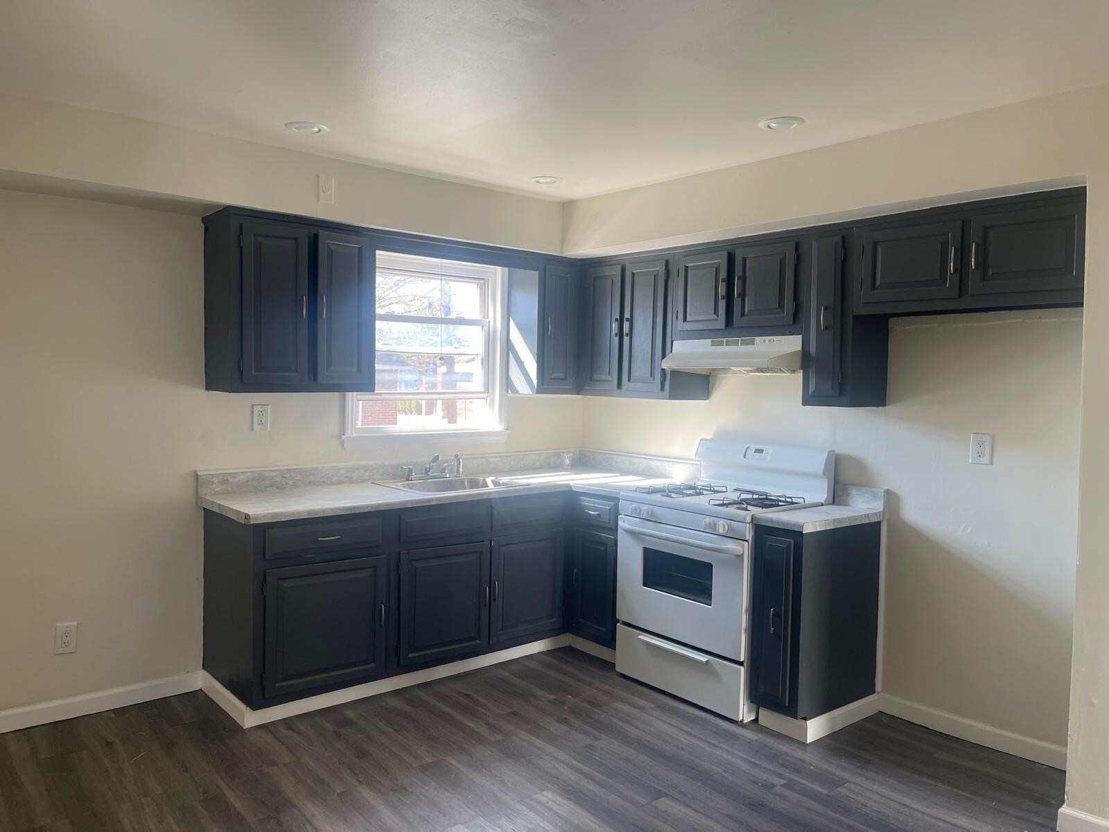 Building Photo - 242 Union Ave