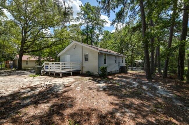 Building Photo - Charming 2 Bedroom Home, close to USC & lo...