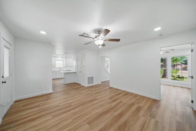 Building Photo - 9711 Derrik Dr
