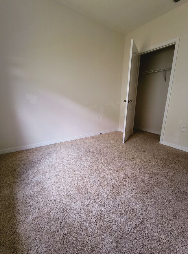 Building Photo - 1065 Cambridge Dr