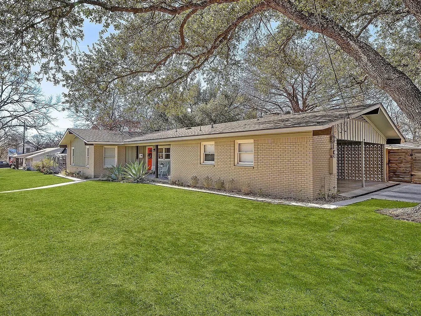 Building Photo - 1802 Hutto Rd