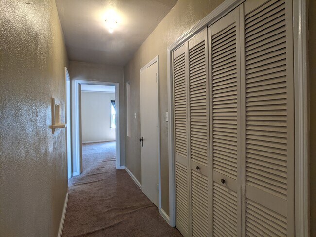 Building Photo - 1428 Axtell St