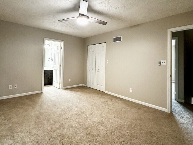 Building Photo - 750 Erow Ave