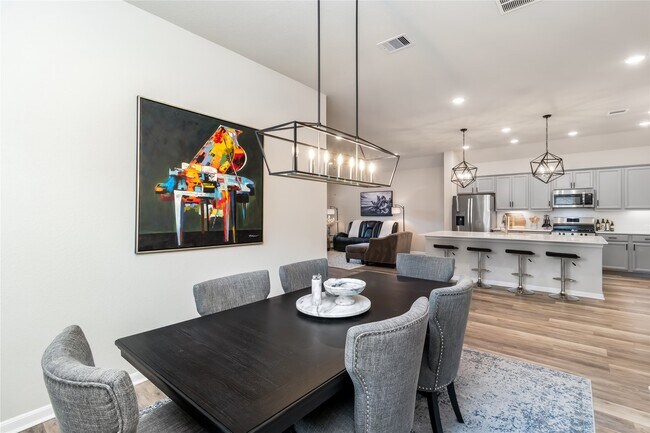 Building Photo - 323 Fanpalm Ct