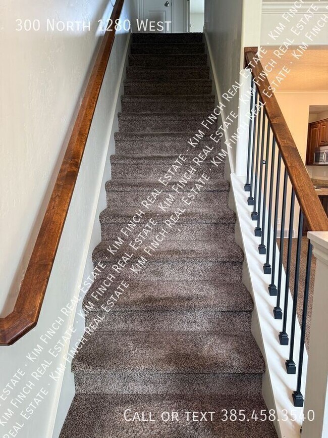 Building Photo - 300 1280 W