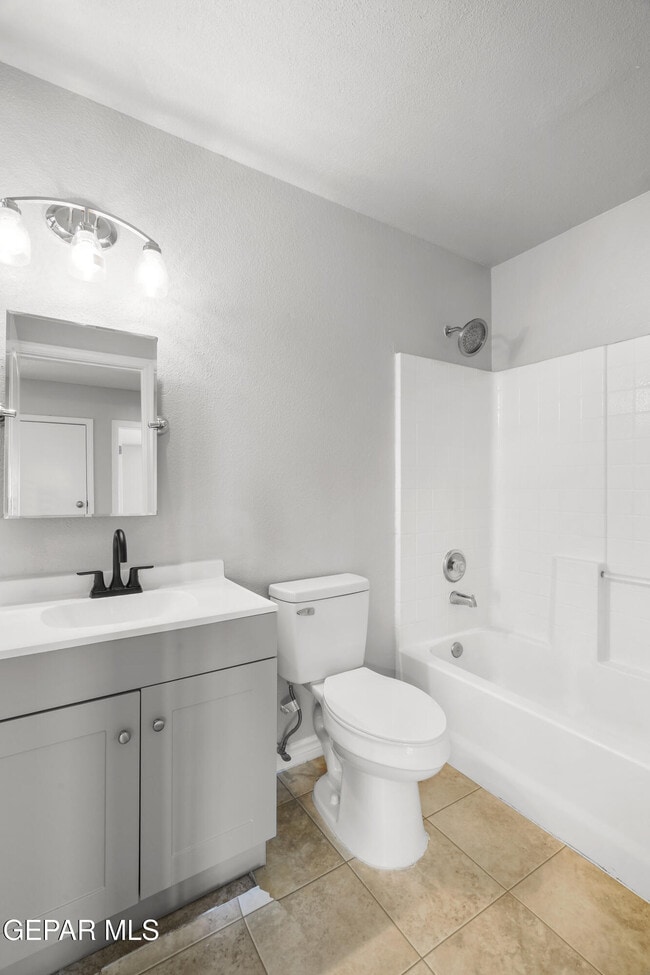 Building Photo - 14141 Tierra Leona Dr