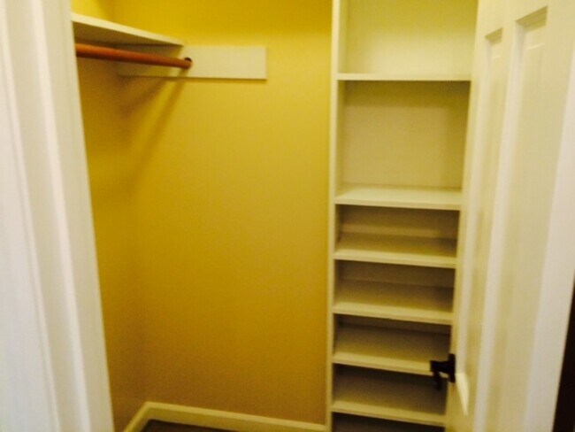 Building Photo - 124 Arlington Cir