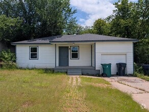 Building Photo - 908 NE 31st St